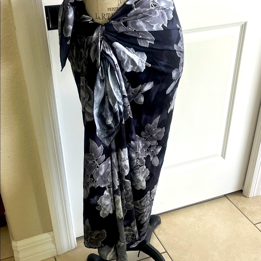 NWT Roxanne black and gray floral Pareo sarong 54” x 39” OS